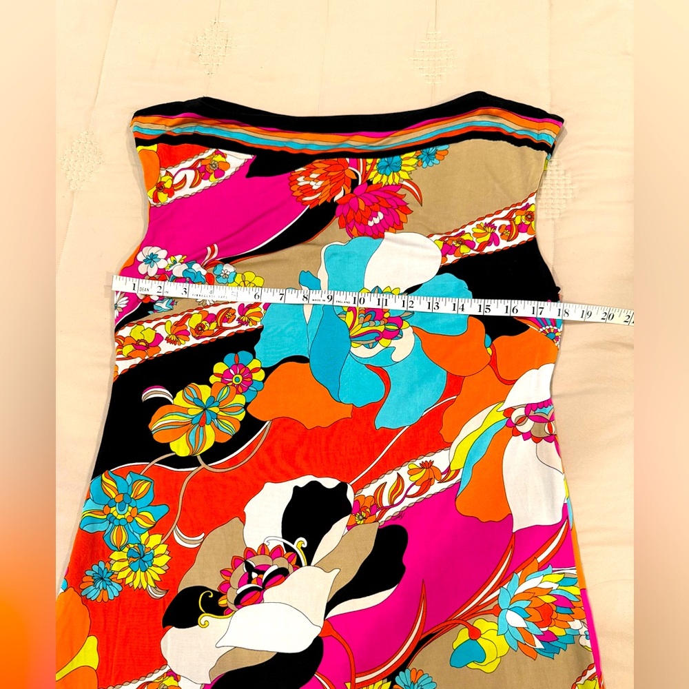Trina Turk shift dress, L, such beautiful vibrant colors!
Boat neckline - Picture 5 of 8